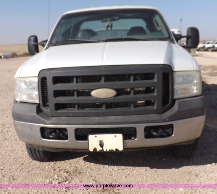image for item I8407 2005 Ford F250 Super Duty XL Crew Cab pickup truck