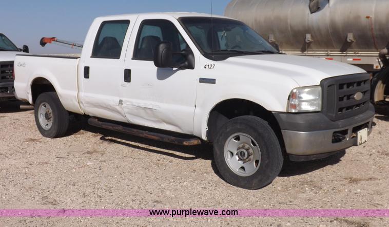 image for item I8407 2005 Ford F250 Super Duty XL Crew Cab pickup truck