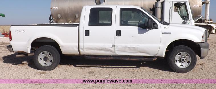 image for item I8407 2005 Ford F250 Super Duty XL Crew Cab pickup truck
