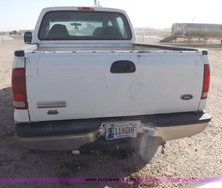 image for item I8407 2005 Ford F250 Super Duty XL Crew Cab pickup truck