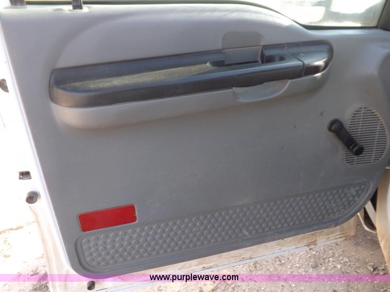 image for item I8407 2005 Ford F250 Super Duty XL Crew Cab pickup truck