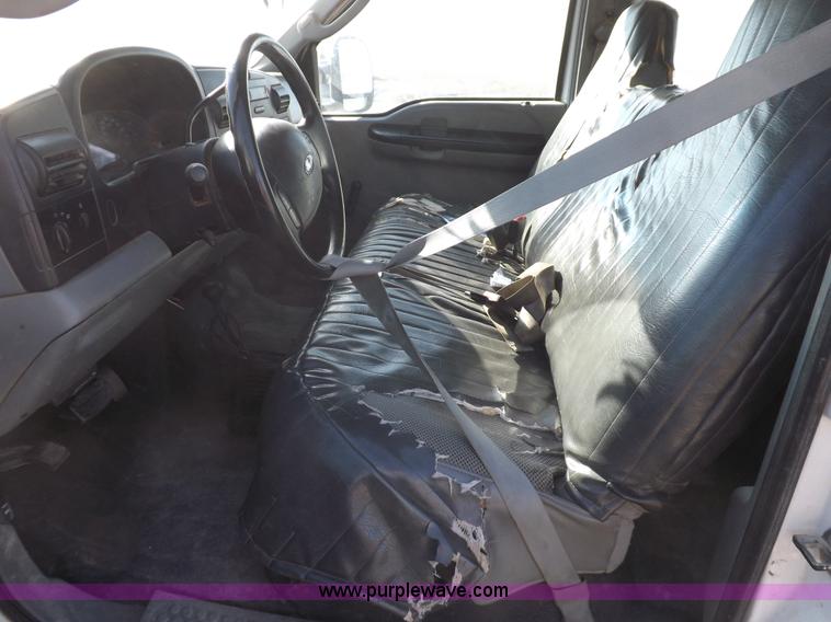 image for item I8407 2005 Ford F250 Super Duty XL Crew Cab pickup truck