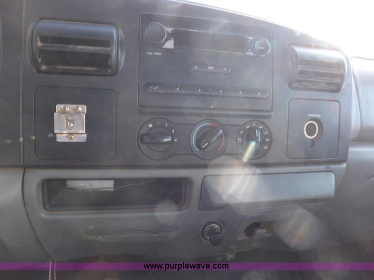 image for item I8407 2005 Ford F250 Super Duty XL Crew Cab pickup truck