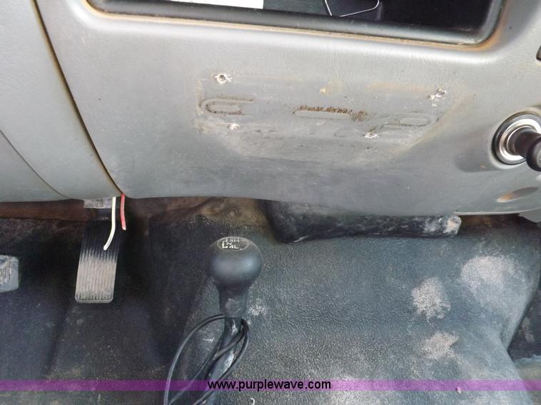 image for item I8407 2005 Ford F250 Super Duty XL Crew Cab pickup truck