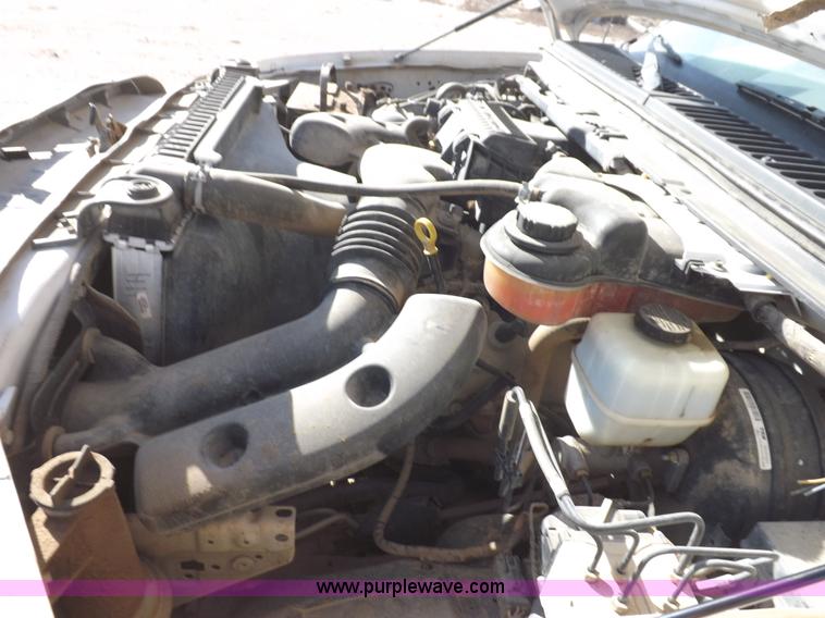 image for item I8407 2005 Ford F250 Super Duty XL Crew Cab pickup truck