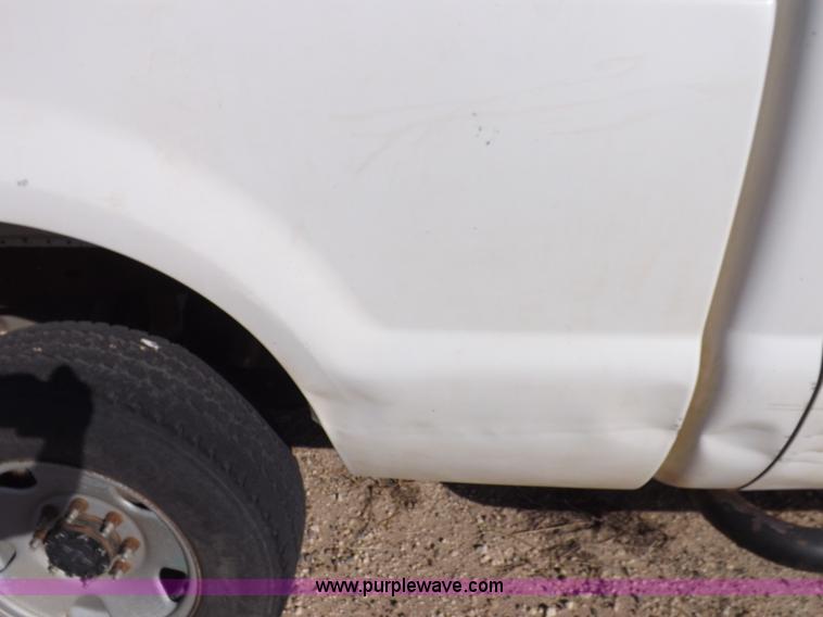 image for item I8407 2005 Ford F250 Super Duty XL Crew Cab pickup truck