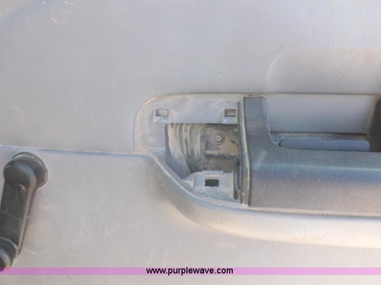 image for item I8407 2005 Ford F250 Super Duty XL Crew Cab pickup truck