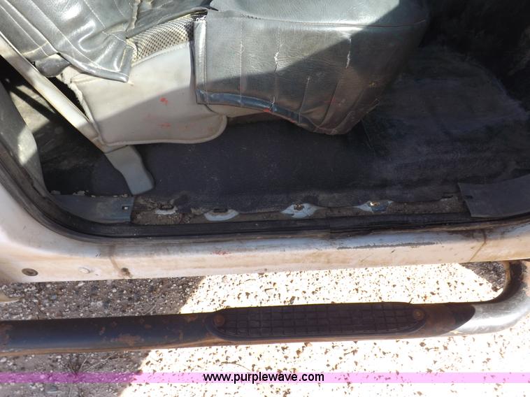 image for item I8407 2005 Ford F250 Super Duty XL Crew Cab pickup truck