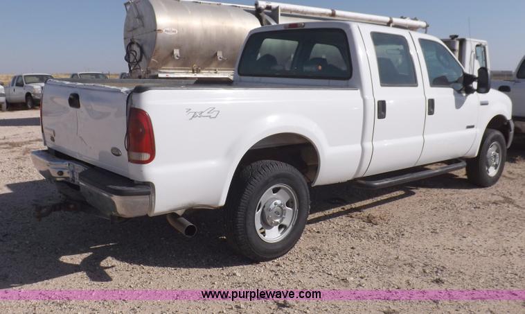 image for item I8408 2005 Ford F250 Super Duty XL Crew Cab pickup truck