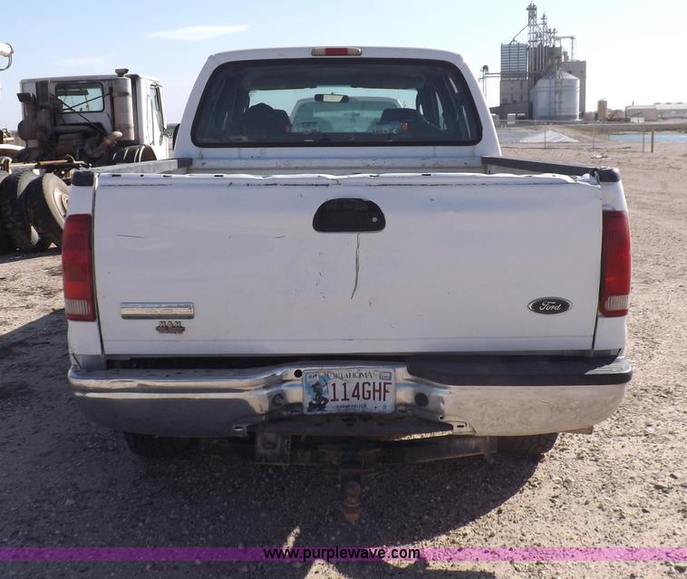 image for item I8408 2005 Ford F250 Super Duty XL Crew Cab pickup truck