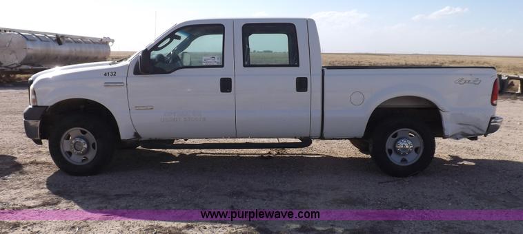 image for item I8408 2005 Ford F250 Super Duty XL Crew Cab pickup truck