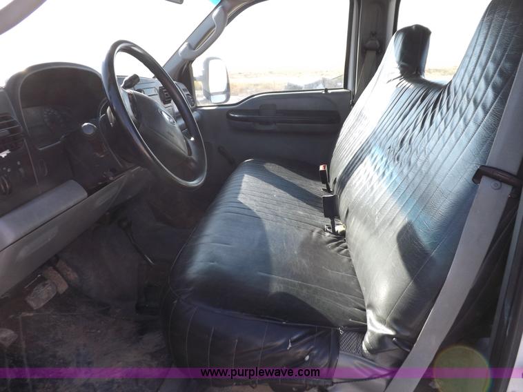 image for item I8408 2005 Ford F250 Super Duty XL Crew Cab pickup truck