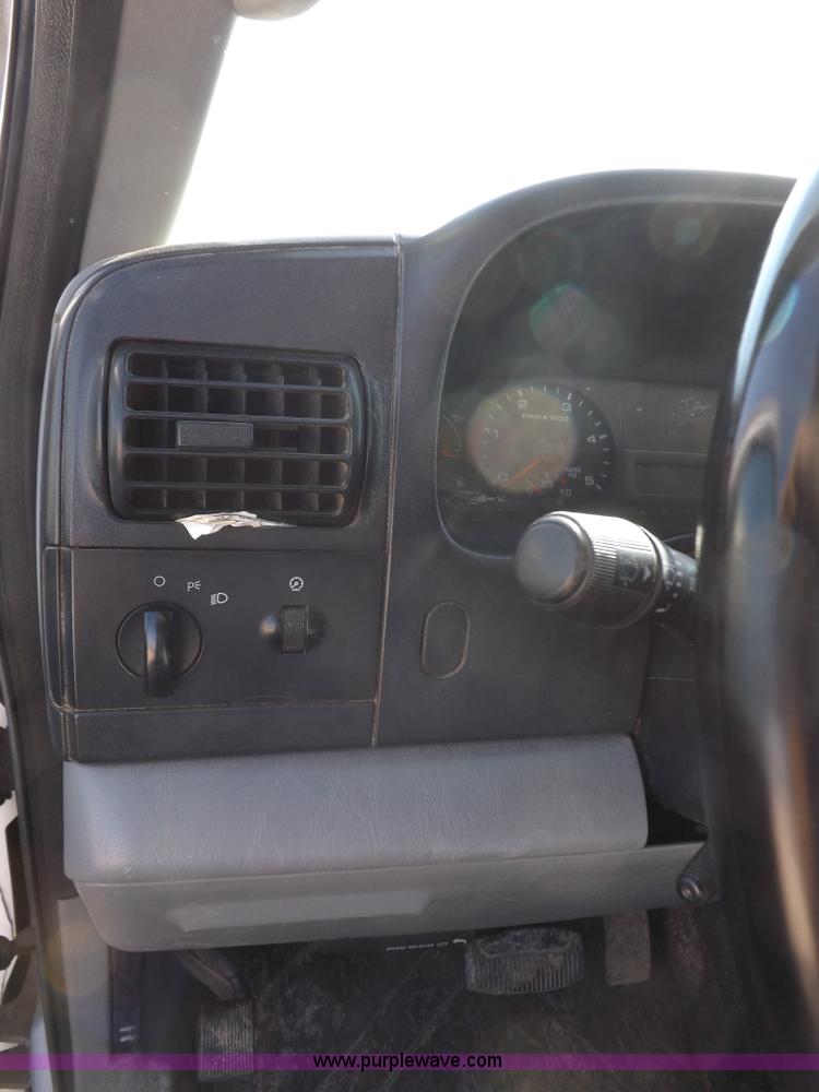 image for item I8408 2005 Ford F250 Super Duty XL Crew Cab pickup truck