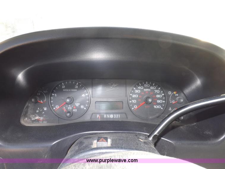 image for item I8408 2005 Ford F250 Super Duty XL Crew Cab pickup truck