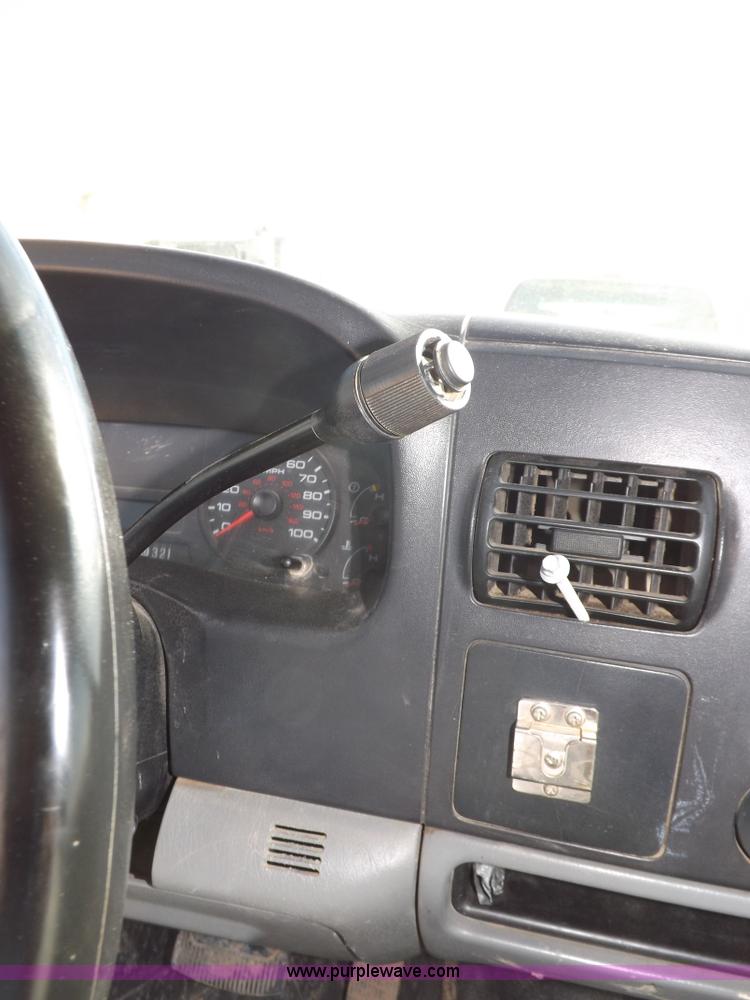 image for item I8408 2005 Ford F250 Super Duty XL Crew Cab pickup truck