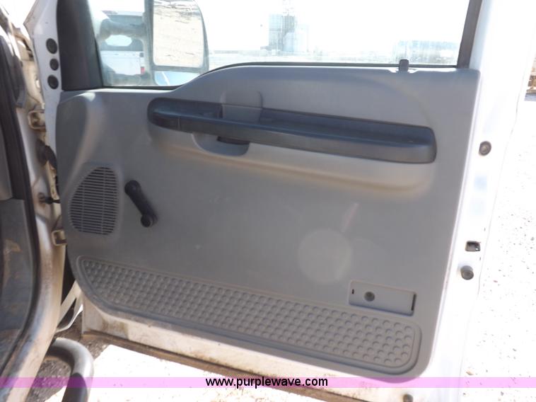 image for item I8408 2005 Ford F250 Super Duty XL Crew Cab pickup truck