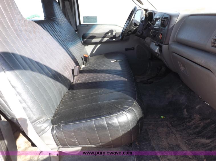 image for item I8408 2005 Ford F250 Super Duty XL Crew Cab pickup truck