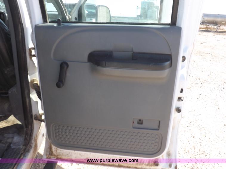 image for item I8408 2005 Ford F250 Super Duty XL Crew Cab pickup truck