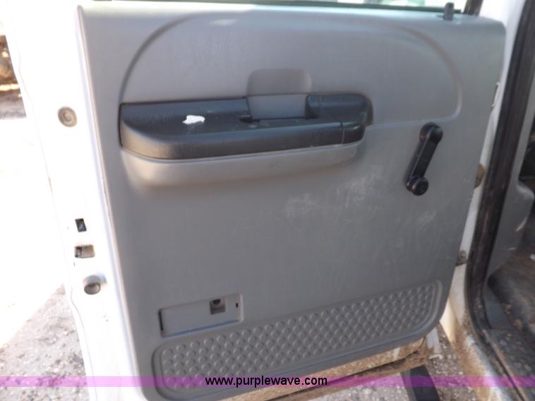 image for item I8408 2005 Ford F250 Super Duty XL Crew Cab pickup truck