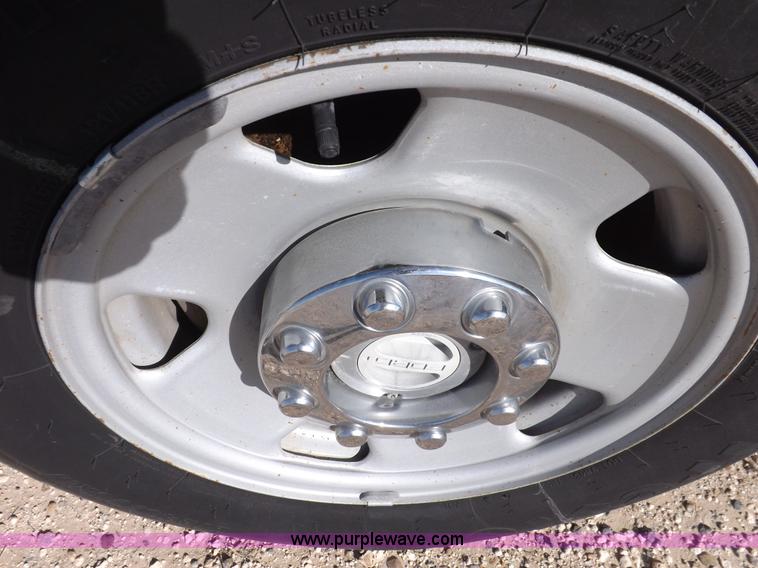 image for item I8408 2005 Ford F250 Super Duty XL Crew Cab pickup truck