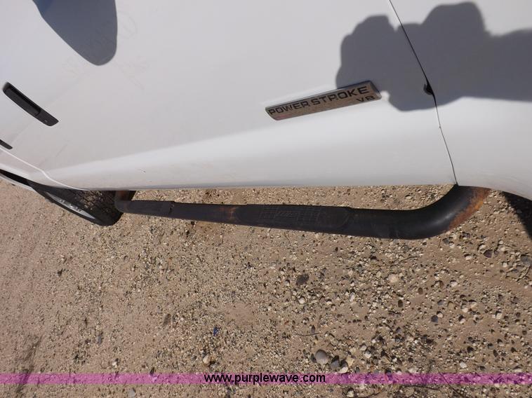 image for item I8408 2005 Ford F250 Super Duty XL Crew Cab pickup truck