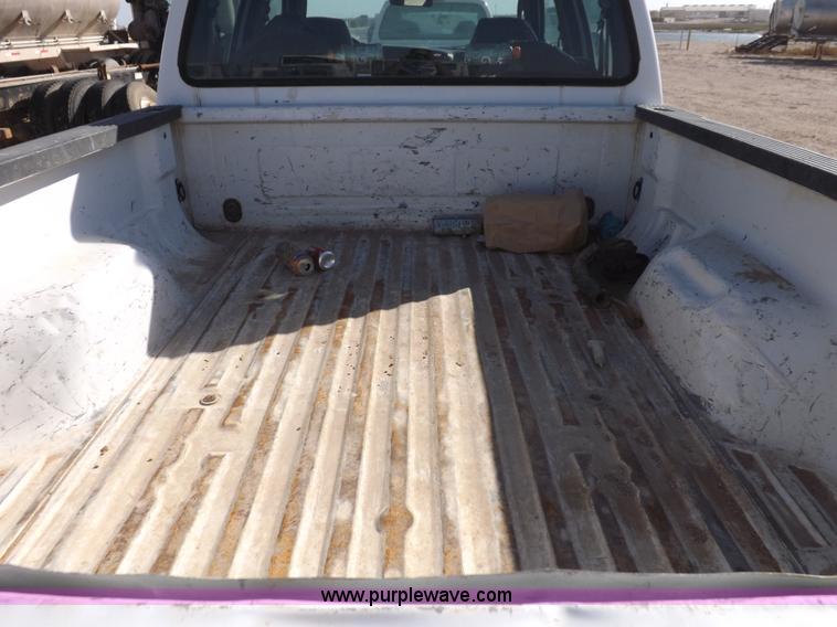 image for item I8408 2005 Ford F250 Super Duty XL Crew Cab pickup truck