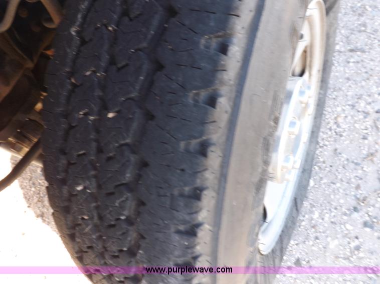 image for item I8408 2005 Ford F250 Super Duty XL Crew Cab pickup truck