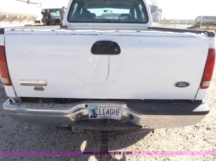 image for item I8408 2005 Ford F250 Super Duty XL Crew Cab pickup truck