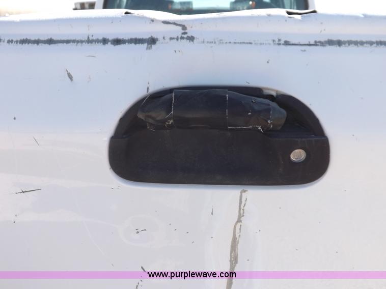 image for item I8408 2005 Ford F250 Super Duty XL Crew Cab pickup truck