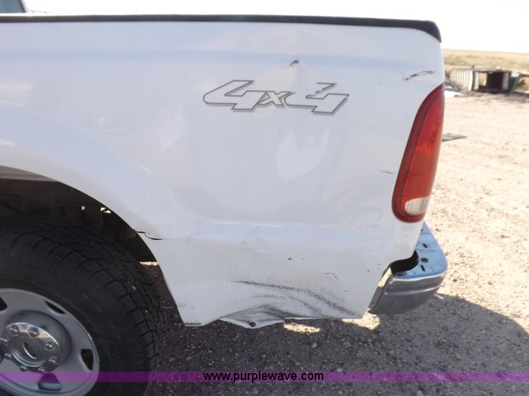 image for item I8408 2005 Ford F250 Super Duty XL Crew Cab pickup truck
