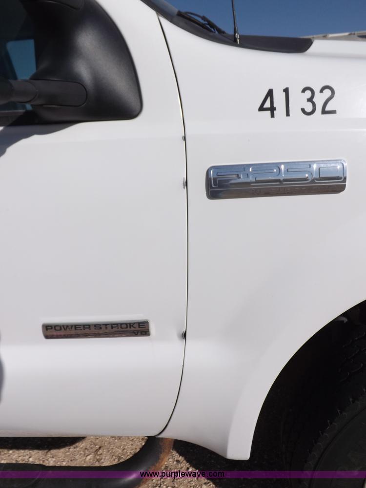 image for item I8408 2005 Ford F250 Super Duty XL Crew Cab pickup truck
