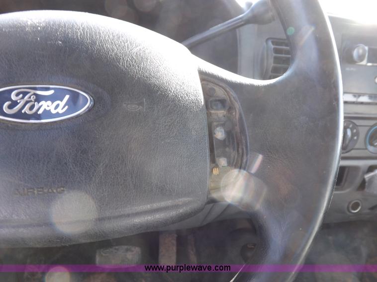 image for item I8408 2005 Ford F250 Super Duty XL Crew Cab pickup truck