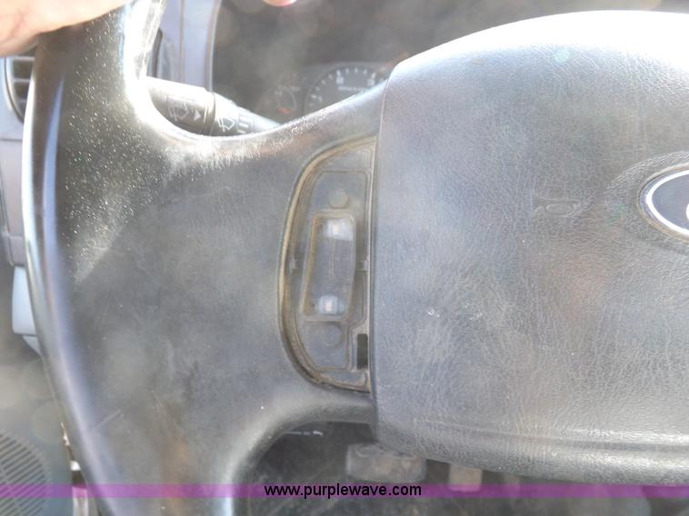 image for item I8408 2005 Ford F250 Super Duty XL Crew Cab pickup truck