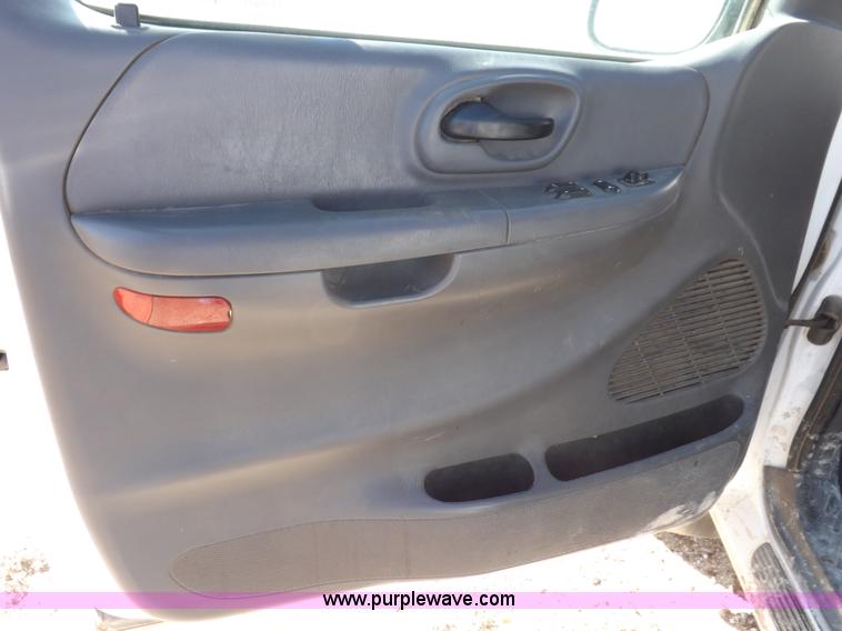 image for item I8409 2003 Ford F150 XLT pickup truck