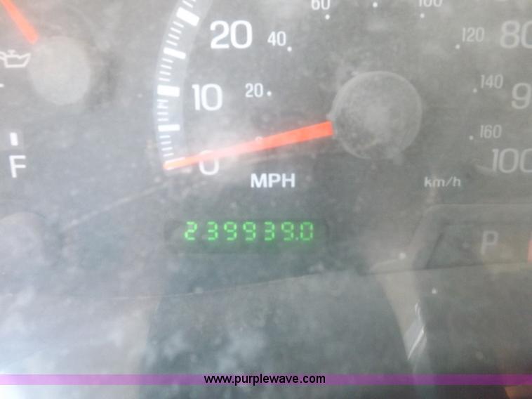 image for item I8409 2003 Ford F150 XLT pickup truck