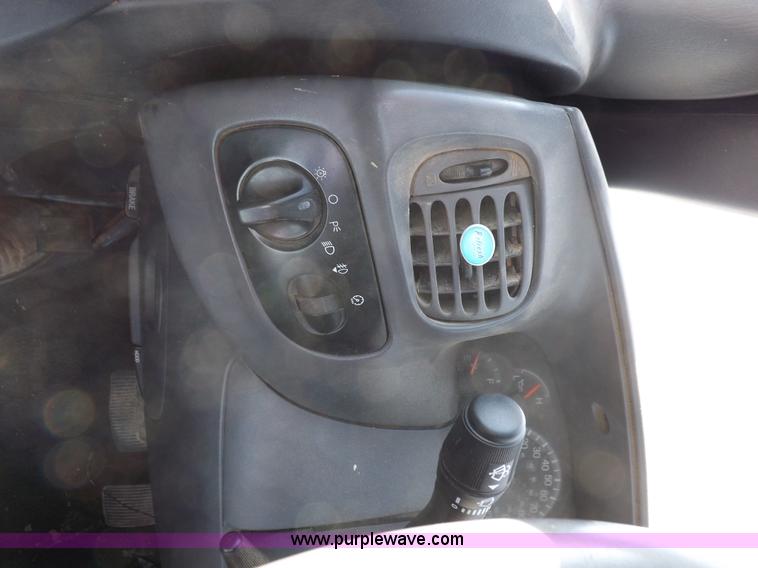 image for item I8409 2003 Ford F150 XLT pickup truck