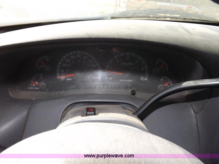 image for item I8409 2003 Ford F150 XLT pickup truck