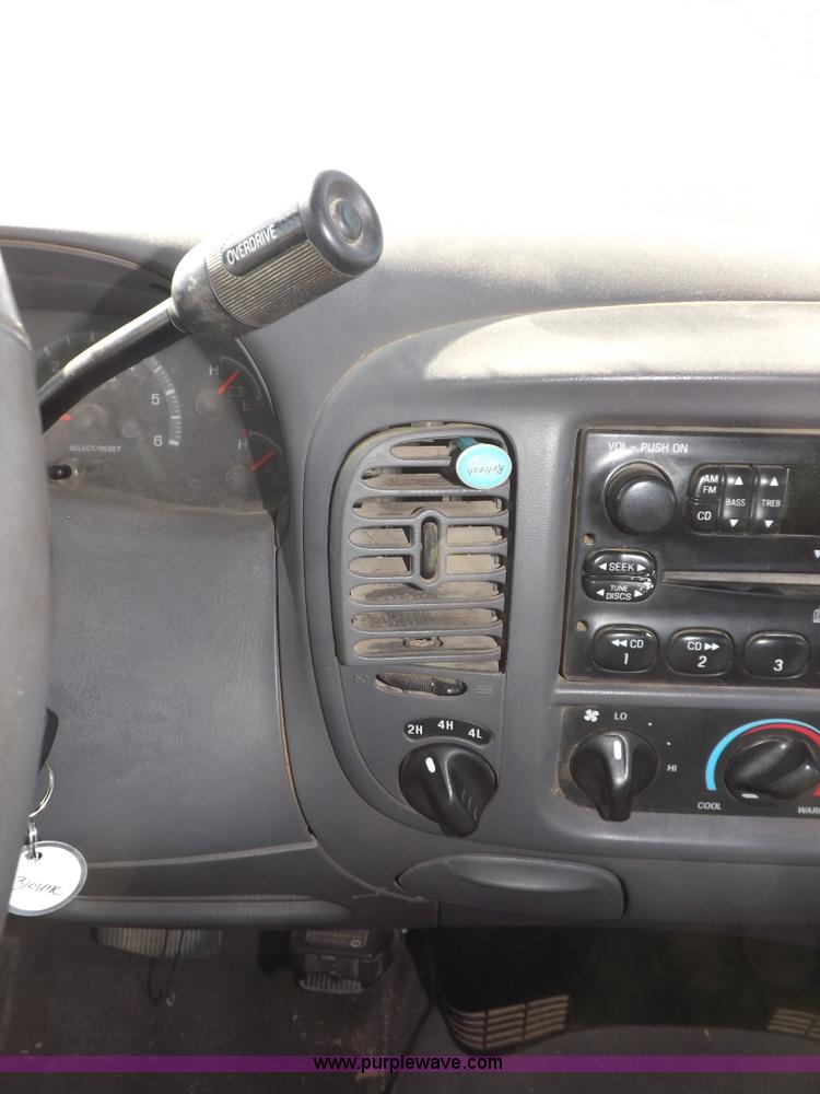 image for item I8409 2003 Ford F150 XLT pickup truck