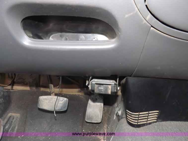 image for item I8409 2003 Ford F150 XLT pickup truck