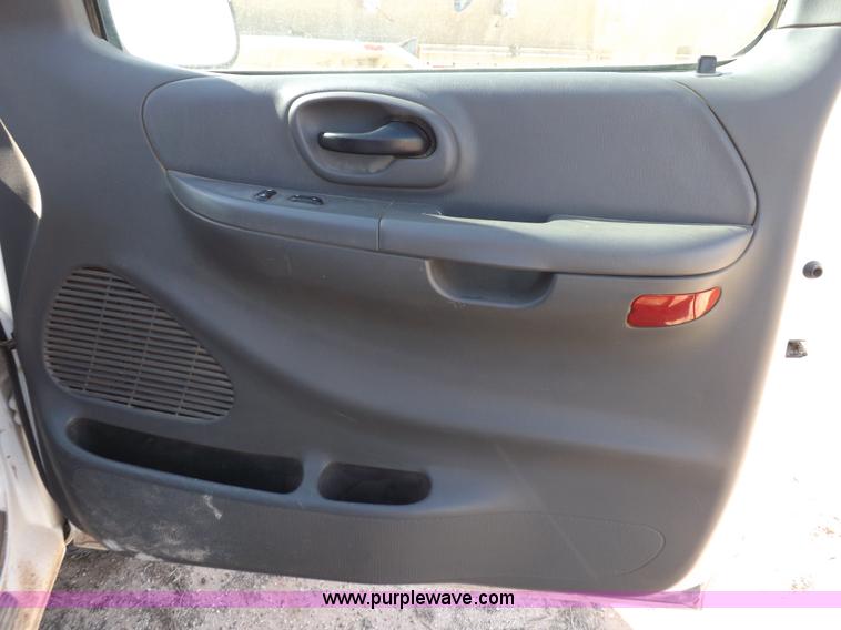 image for item I8409 2003 Ford F150 XLT pickup truck