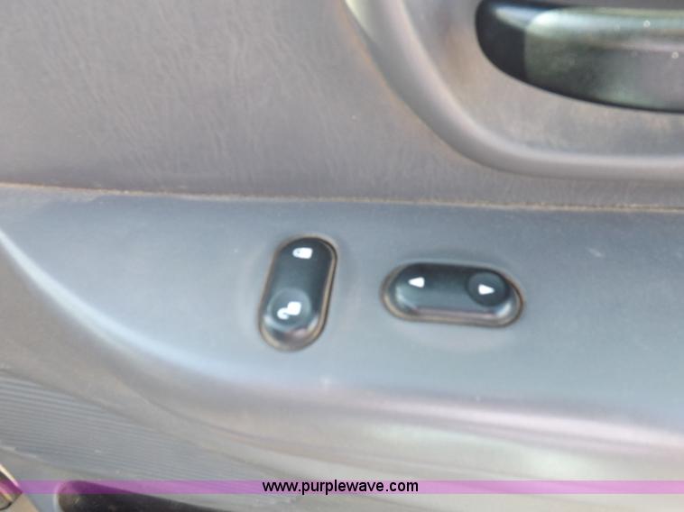 image for item I8409 2003 Ford F150 XLT pickup truck