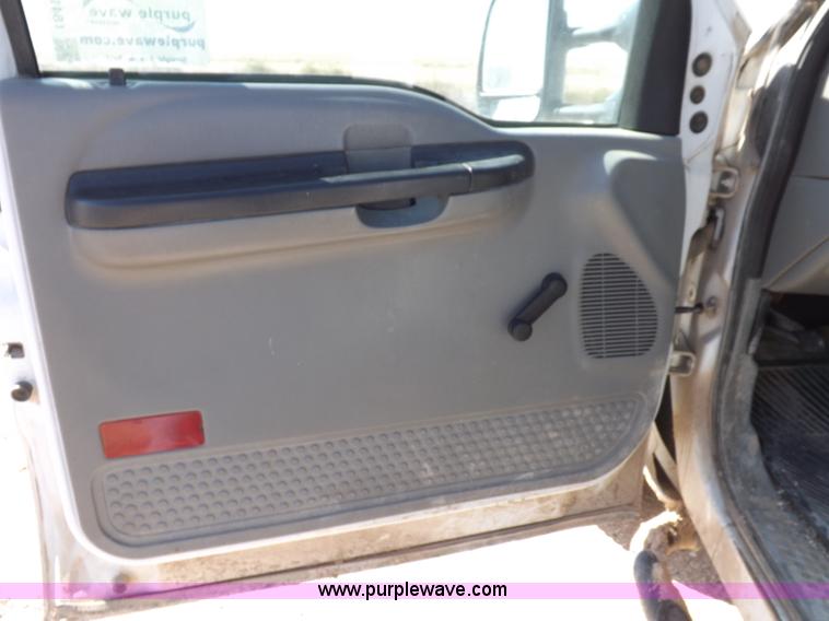 image for item I8410 2007 Ford F350 Super Duty XL utility truck