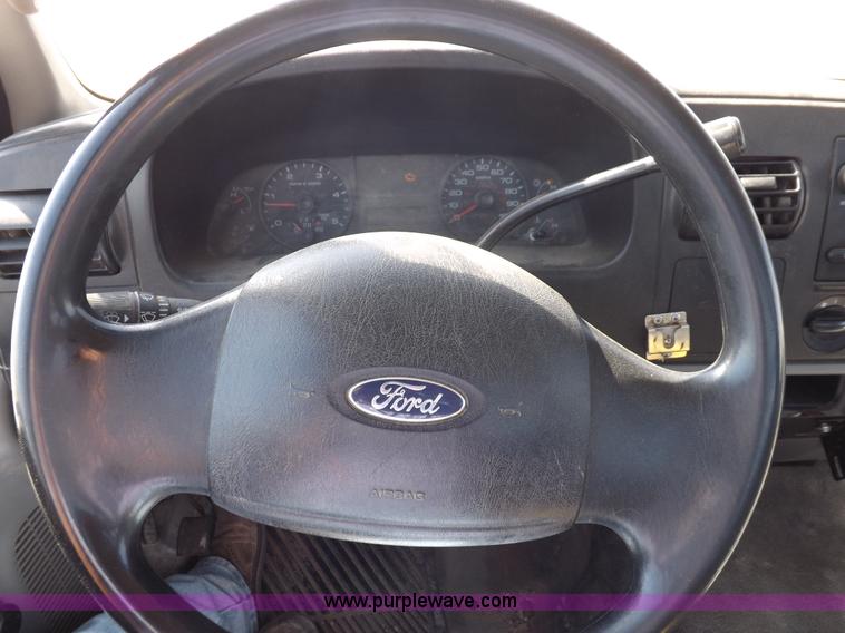 image for item I8410 2007 Ford F350 Super Duty XL utility truck