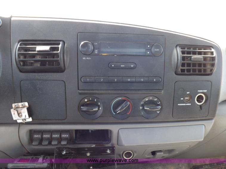 image for item I8410 2007 Ford F350 Super Duty XL utility truck