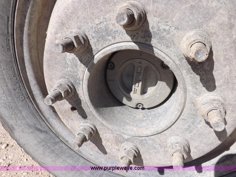 image for item I8410 2007 Ford F350 Super Duty XL utility truck