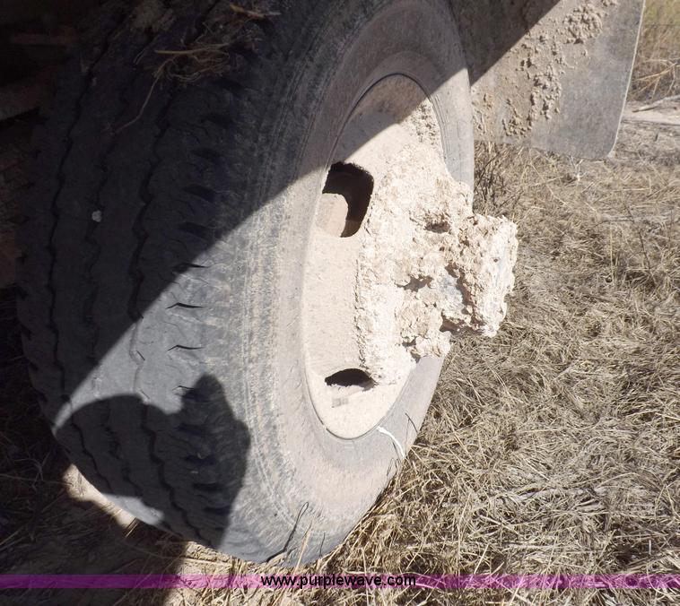 image for item I8410 2007 Ford F350 Super Duty XL utility truck