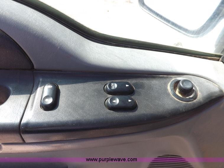 image for item I8411 2006 Ford F250 Super Duty XL SuperCab pickup truck