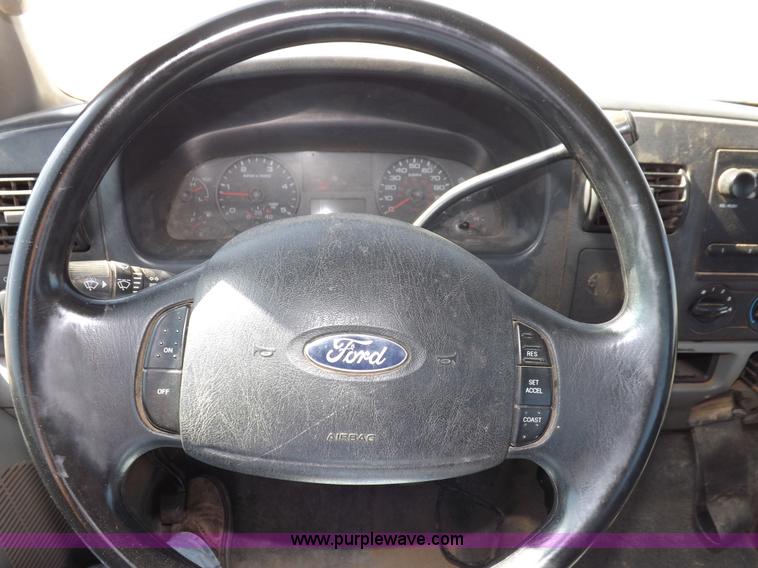 image for item I8411 2006 Ford F250 Super Duty XL SuperCab pickup truck