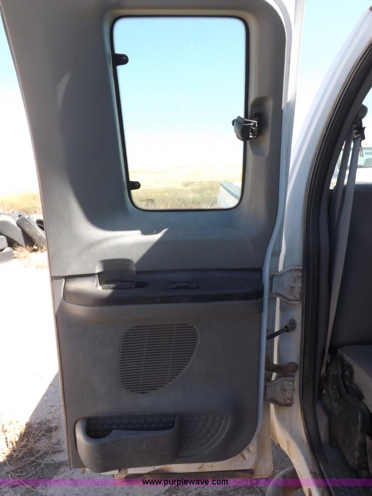 image for item I8411 2006 Ford F250 Super Duty XL SuperCab pickup truck