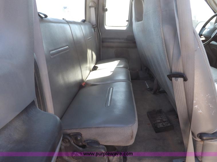 image for item I8411 2006 Ford F250 Super Duty XL SuperCab pickup truck